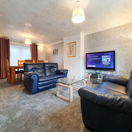 3 Bedroom House Amazon M90 Dunfermline Edinburgh Екстериор снимка