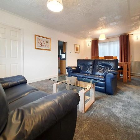 3 Bedroom House Amazon M90 Dunfermline Edinburgh Екстериор снимка