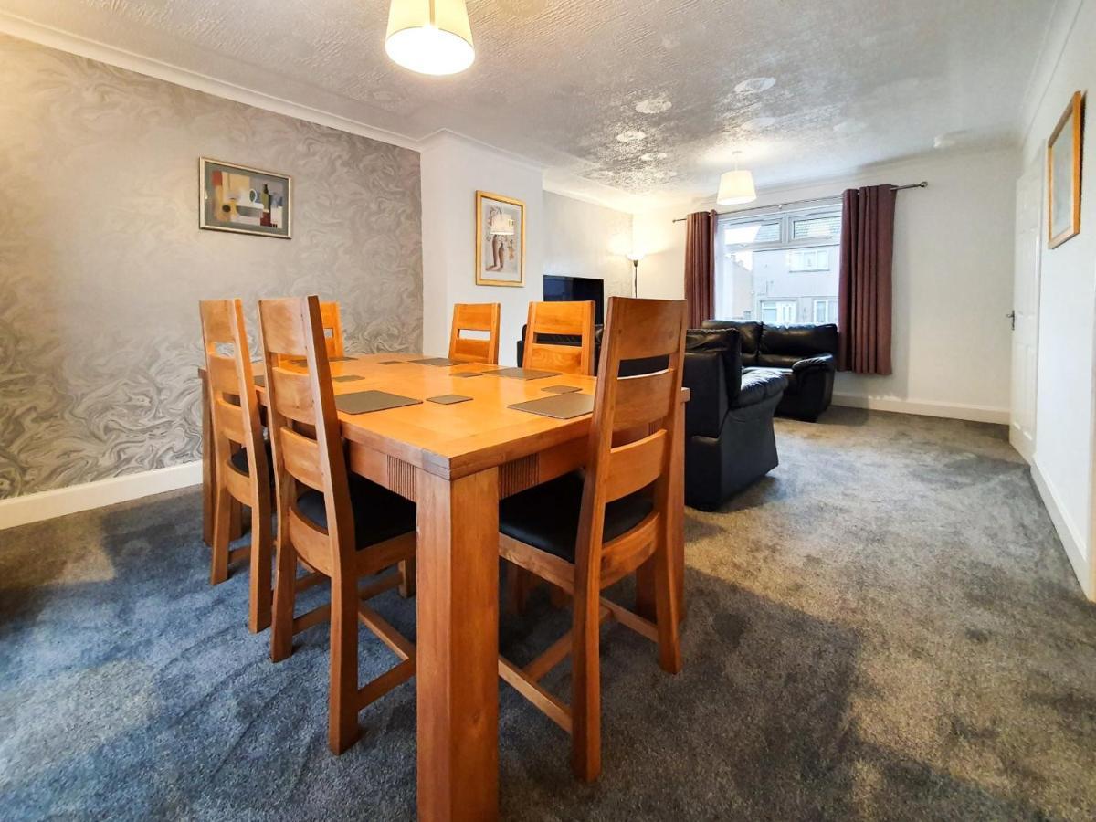 3 Bedroom House Amazon M90 Dunfermline Edinburgh Екстериор снимка