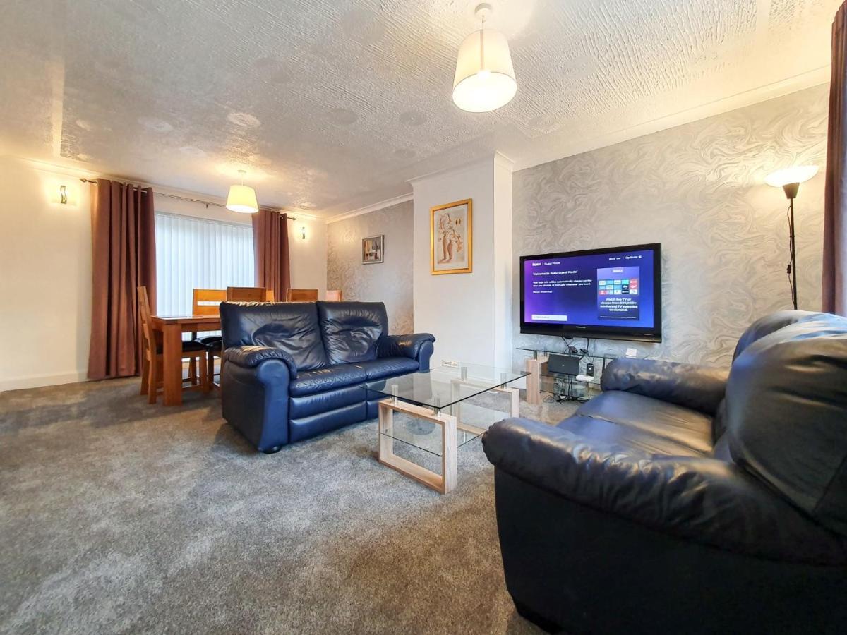 3 Bedroom House Amazon M90 Dunfermline Edinburgh Екстериор снимка